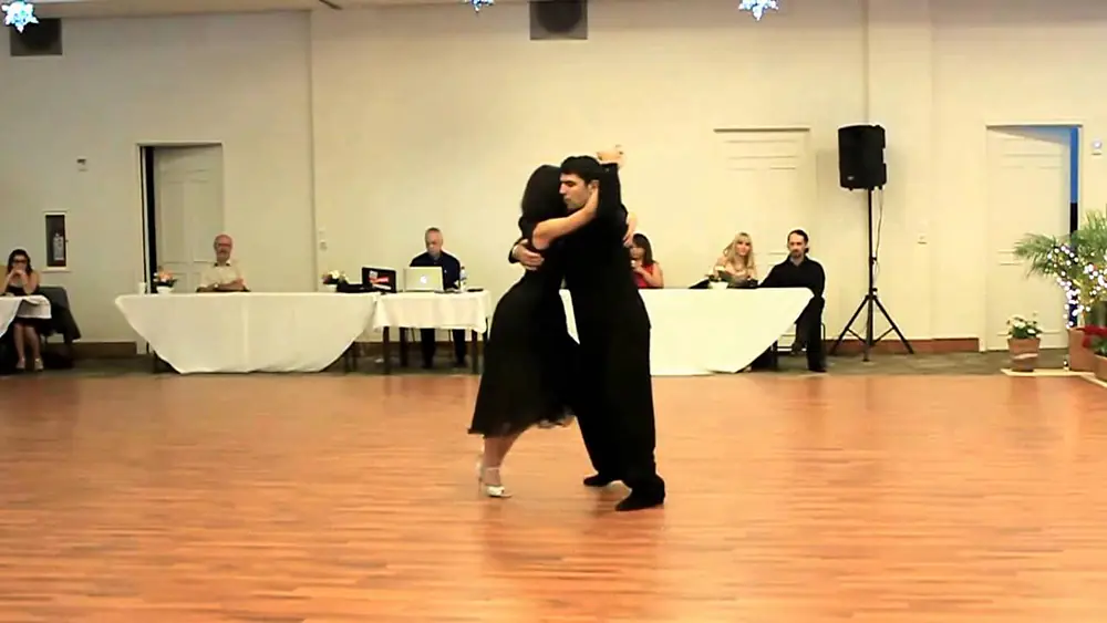 Video thumbnail for Pablo Rodriguez y Eva Garlez interpretan Solamente ella
