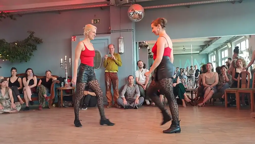 Video thumbnail for Kira Makarova & Isaure Cathelineau - Añorándote + Felicia (2/4)