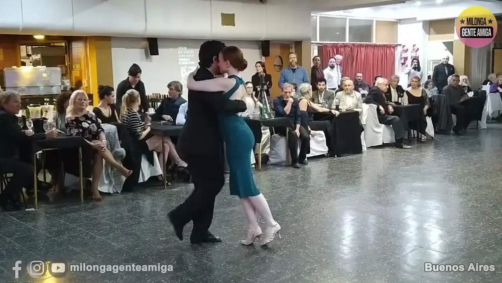 Video thumbnail for Alejandro Beron y Kelly Lettieri  - Milonga Gente Amiga -  2022 (1 de 3)