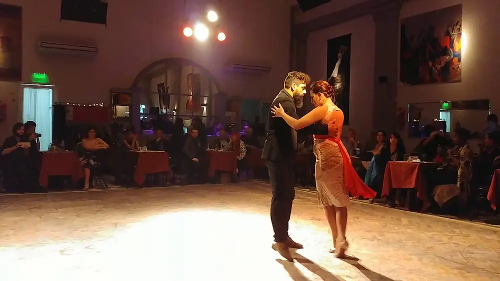 Video thumbnail for Konstantinos Riginos y Nadia Ibanez - Enamorado 1/3