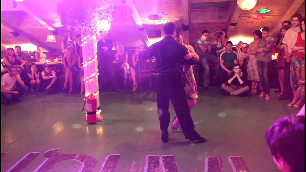 Video thumbnail for Nana Khocholava  and Tate Di Chiazza dance on the milonga DESVAN - El puntazo - D'arienzo