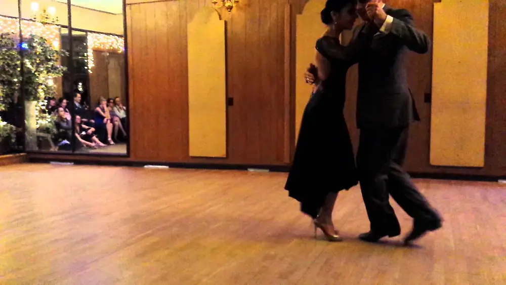 Video thumbnail for Argentine tango:Carolina Jaurena & Andres Bravo - Cuando un viejo se enamora