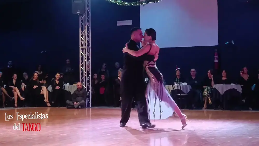 Video thumbnail for Yesica Esquivel y Ariel Leguizamon @ La Bombonera Milonga, Napoli 2023_2/4