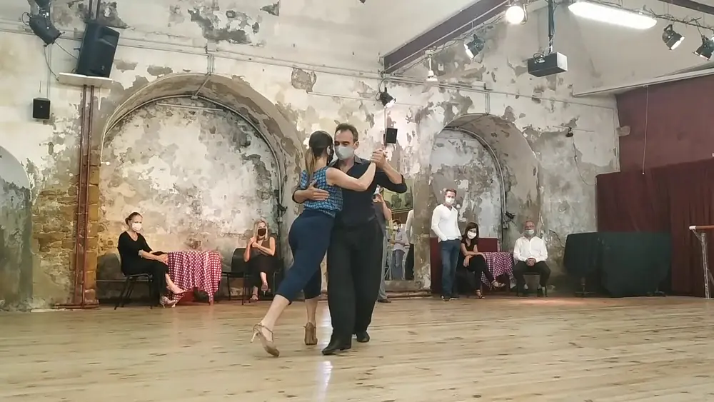 Video thumbnail for Résumé de l’Atelier Avancé 1 avec Claudia Codega & Esteban Moreno à Tango de Soie Mardi 29/09/20