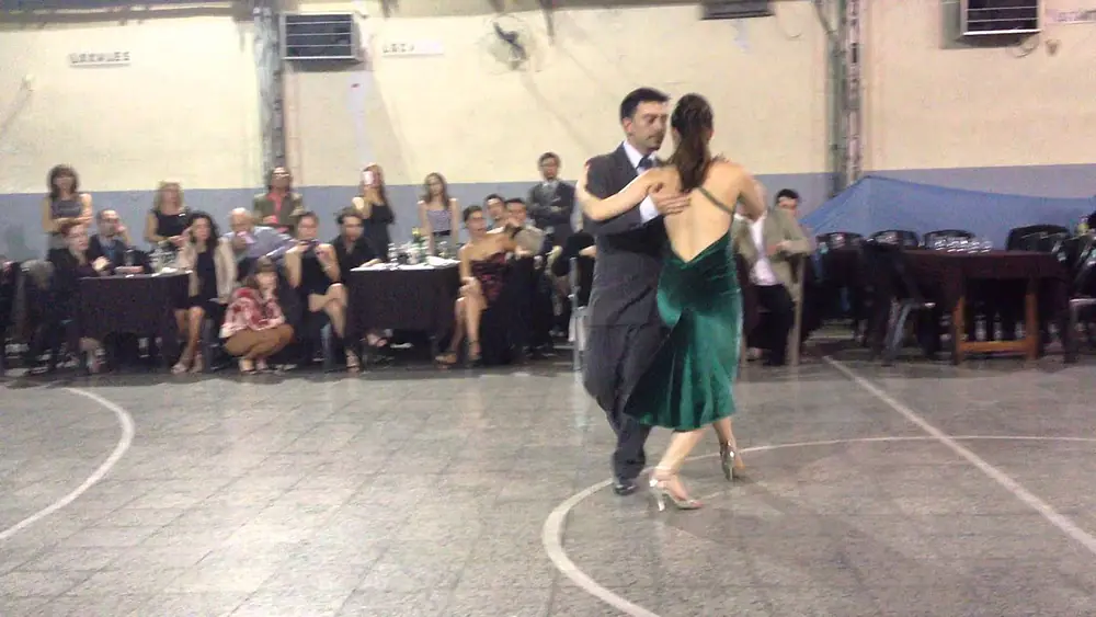 Video thumbnail for Inés Muzzopappa & Alejandro Hermida en Milonga Malena Sunderland Club (1)