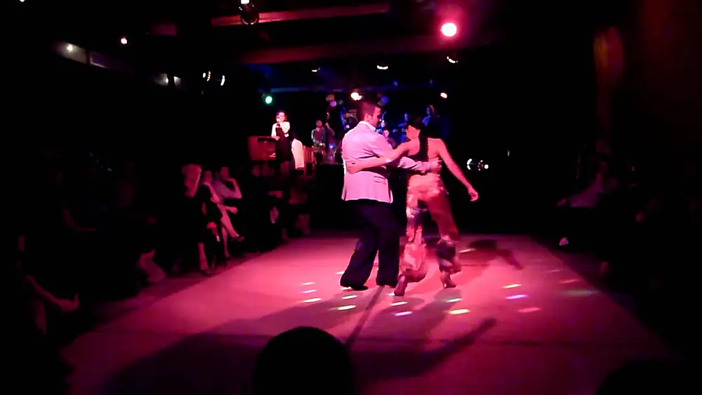 Video thumbnail for María Ángeles Camaño y Bruno Tombari bailan "Capullo de miel" (Matías Mauricio-Javier Arias)