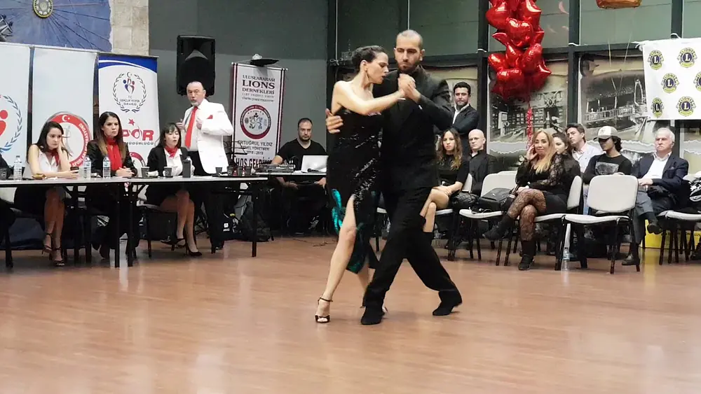 Video thumbnail for Gözde Nur Şahin ve Kadir Yüceer Cumhuriyet Arjantin Tango Şampiyonası