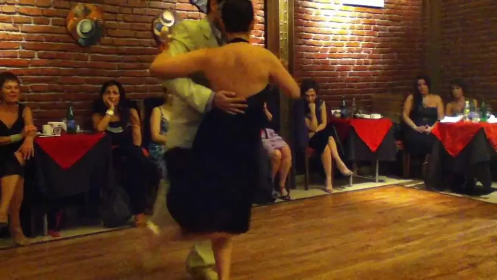 Video thumbnail for Bailaron Facundo de la Cruz Gómez Palavecino y Paola Florencia Sanz - La Piccola Milonga Part.1