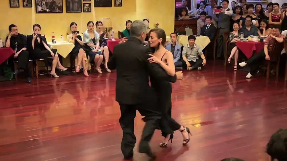 Video thumbnail for Andrés Laza Moreno y Eladia Córdoba en Chengdu Rosa Tango Club