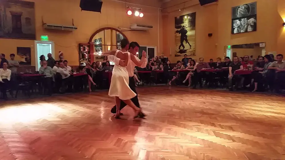 Video thumbnail for Sebastián Bolivar y Agustina Paez en Soho Tango - La milonga de Buenos Aires