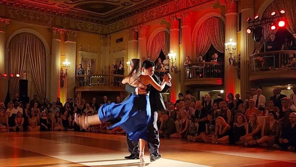 Video thumbnail for Carlitos Espinoza & Agustina Piaggio -  Trago Amargo - Gavito Tango Festival, Oct 4, 2024