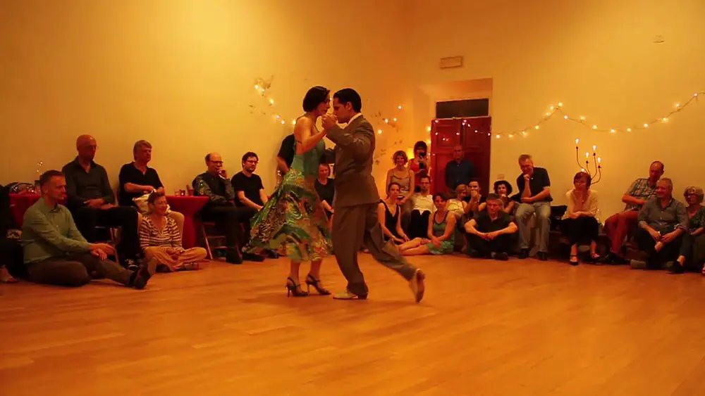 Video thumbnail for Tangosafari Arezzo 2016 / Cécile Boucris & Pedro Ochoa 1/6