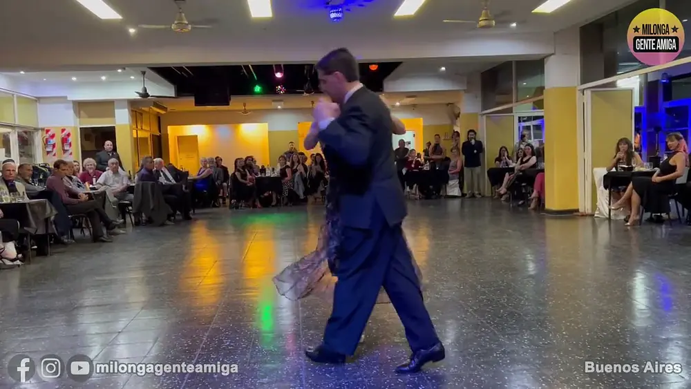 Video thumbnail for Martin Mateu y Maria Elena Ybarra - Milonga Gente Amiga - 12/NOV/2023 (2/2)