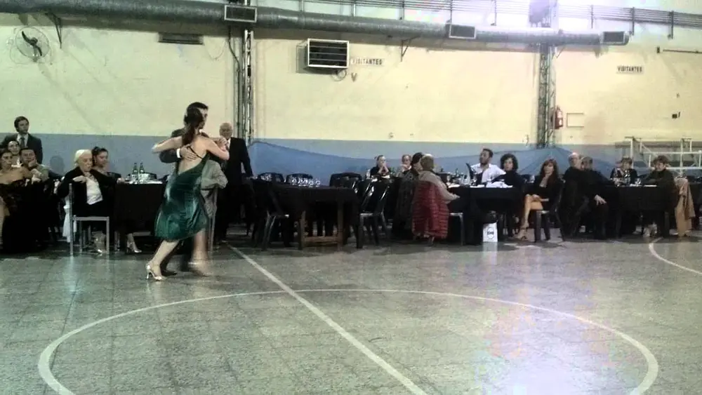 Video thumbnail for Inés Muzzopappa & Alejandro Hermida en Milonga Malena Sunderland Club (4)