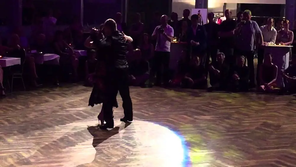Video thumbnail for Santiago Castro y Carla Rossi 1/4