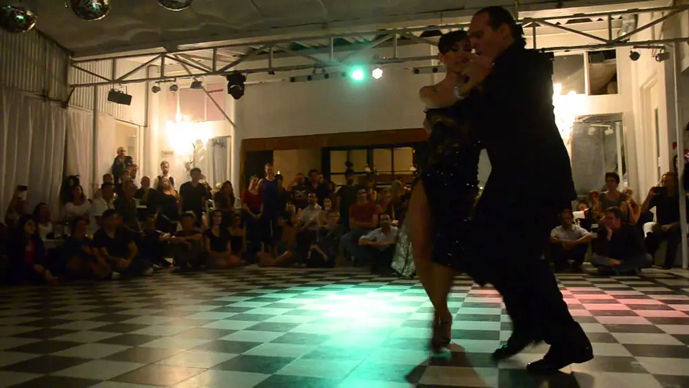 Video thumbnail for Pancho Martinez Pey y Lorena Ermocida en La Bicicleta Milonga 3/4