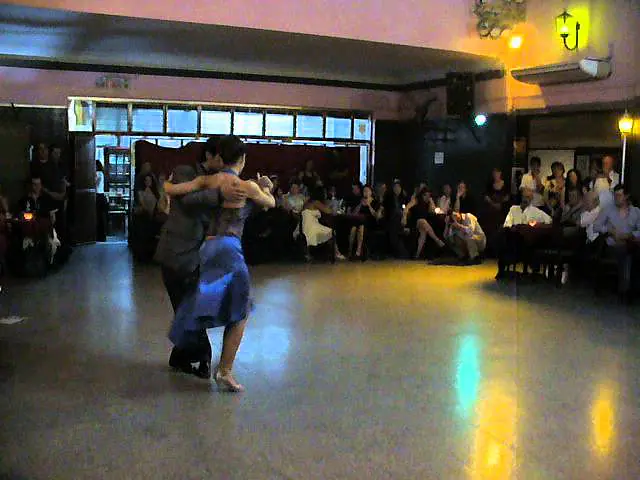 Video thumbnail for Constanza Vecslir y Claudio Cortejarena en Soho Tango 1