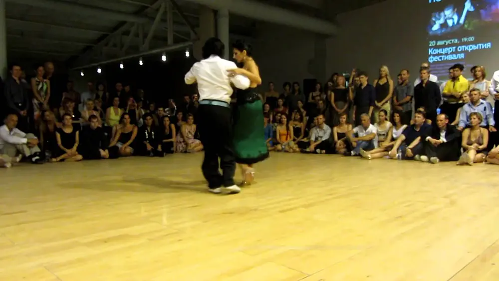 Video thumbnail for Gaston Torelli y Moira Castellano - Rie payaso - MNF 2014