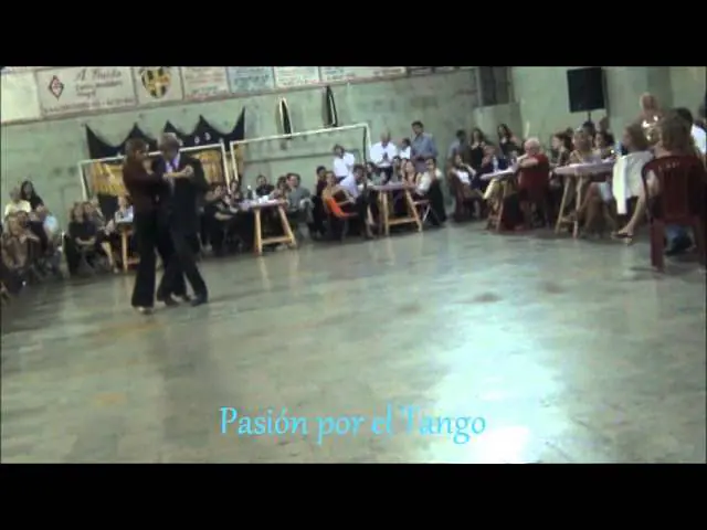 Video thumbnail for ARA GIMENEZ y FRANCISCO SANTAPA Bailando el Tango LA CACHILA en la MILONGA DEL MORAN