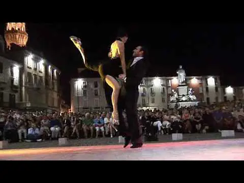 Video thumbnail for 2007 4° Milongueando Tango Festival Leandro Paolu e Romina Godoy ballano "Loca" - 4ª parte