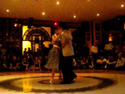Video thumbnail for Ines Muzzopappa & Federico Naveira en Istanbul Tango Ritual 2009 - Milonga