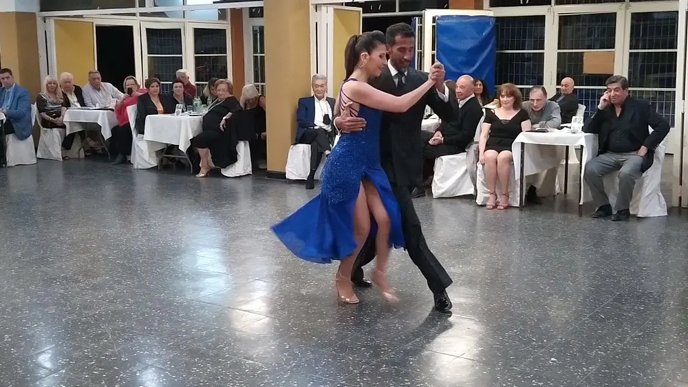 Video thumbnail for LOS TOTIS - Bailan "Milonga Querida" - D'Arienzo - 16/10/2021 - Christian Marquez y Virginia Gomez