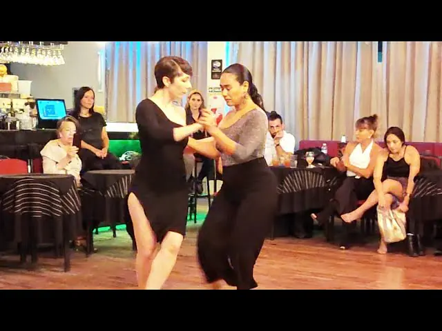 Video thumbnail for Pocas Palabras (Tanturi) Corina Herrera e Inés Muzzopappa. Milonga Che Madame 10abr24 (2/3)