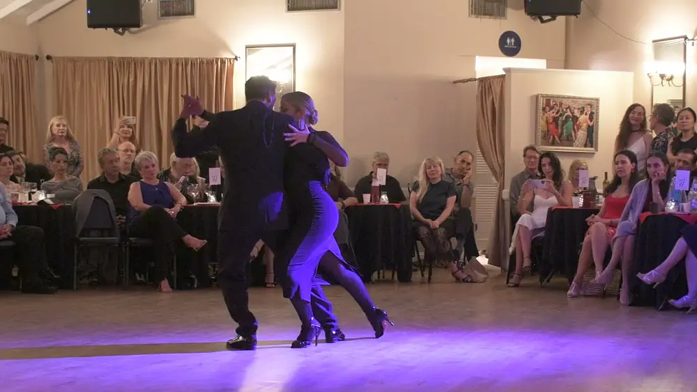 Video thumbnail for Facundo de la Cruz & Noelia Hurtado at Milonga Corazón 3/3