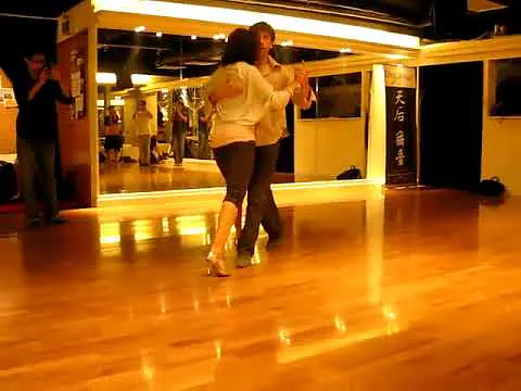 Video thumbnail for Argentine tango workshop - vals: Alejandro Hermida and Nayla Vacca - Tengo Mil Novias