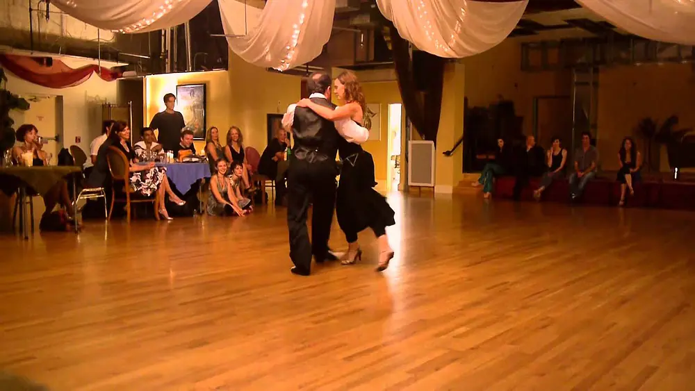 Video thumbnail for Gustavo y Giselle Anne Chau Pinela