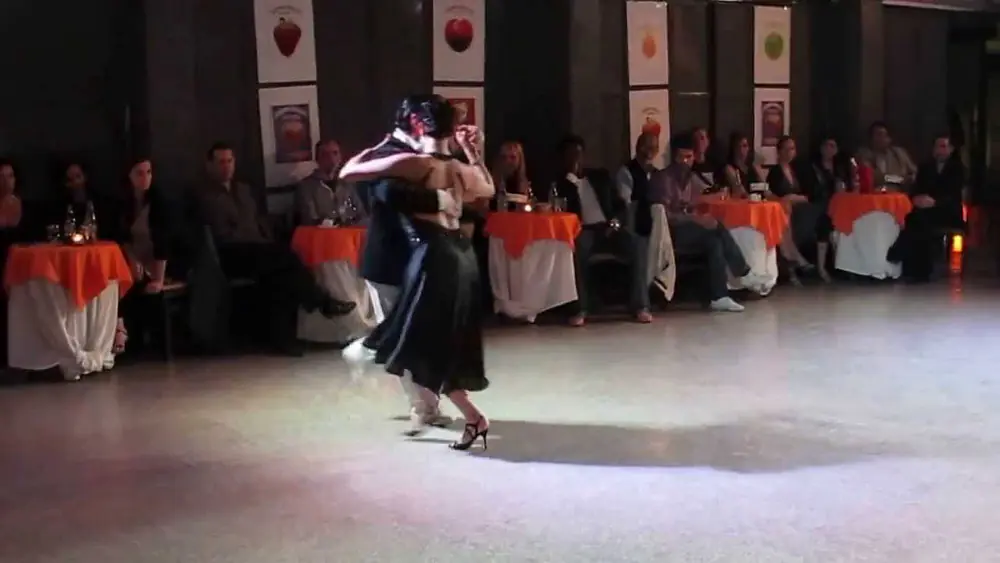 Video thumbnail for Edison Chaves y Tatiana Lopez - milonga de meta fierro - Juan D´Arienzo - Fruto Dulce 3/4