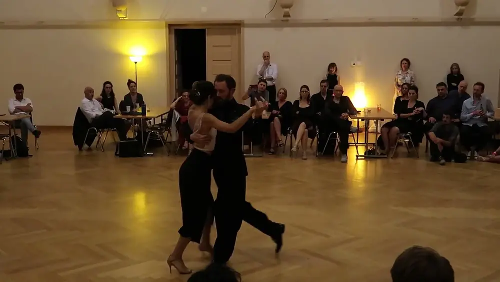 Video thumbnail for Camila Ameglio & René-Marie Meignan dance Juan D'Arienzo - Casi Nada