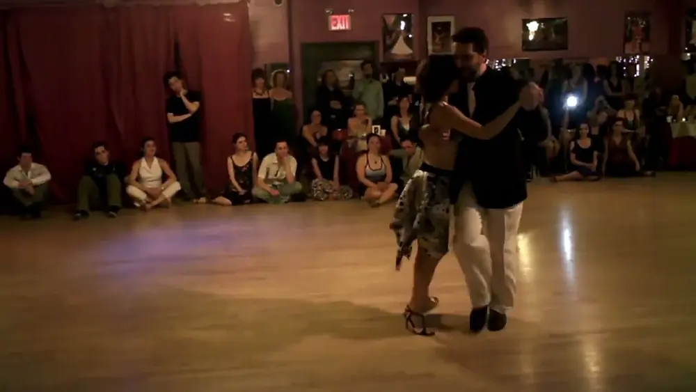 Video thumbnail for Argentine tango: Gustavo Benzecry Sabá & María Olivera - Tortazos