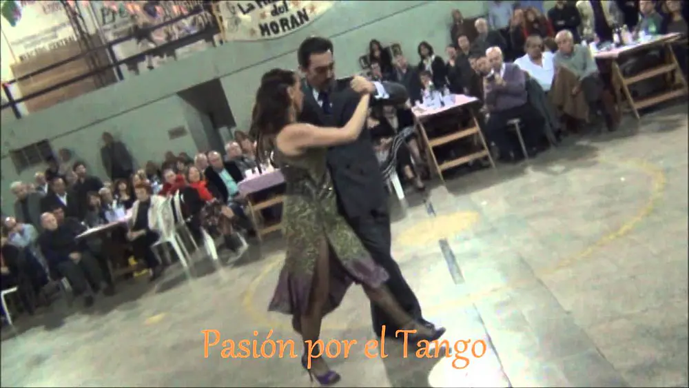 Video thumbnail for MILENA PLEBS y DEMIAN GARCIA Bailando LOCA con LOS HEREDEROS DEL COMPAS en LA MILONGA DEL MORAN