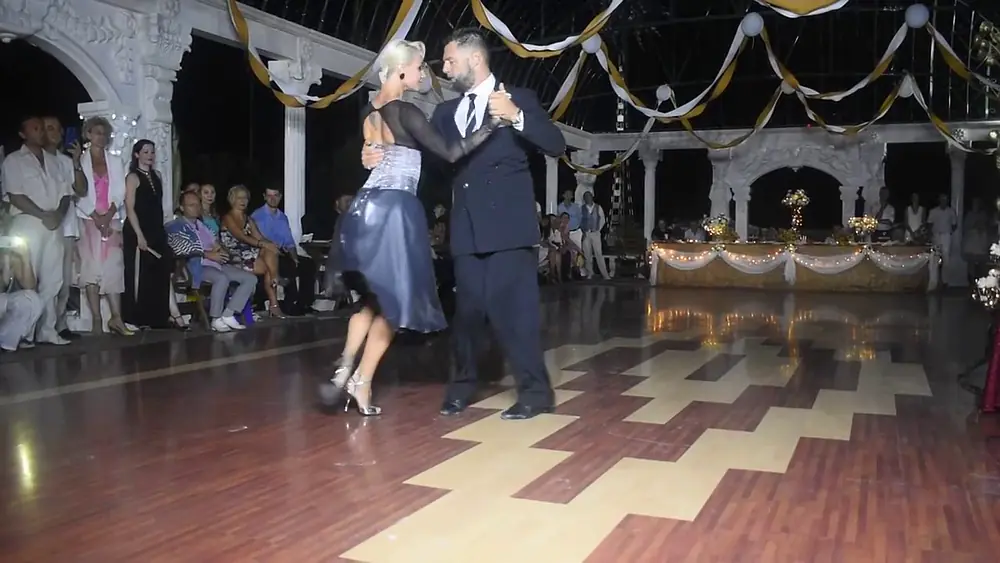 Video thumbnail for Cuidado con los cincuenta - Eleonora Kalganova & Diego Riemer Elite Tango Marathon 18/8/2018 1/4