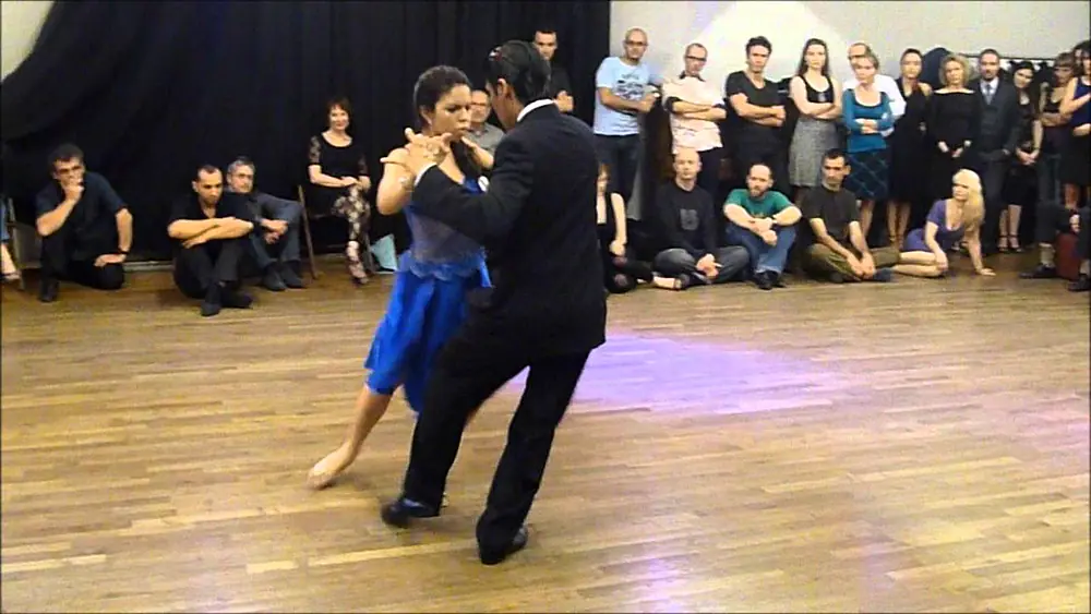 Video thumbnail for Florencia Labiano & Hernan Rodriguez  El colectivo - Paris 4.