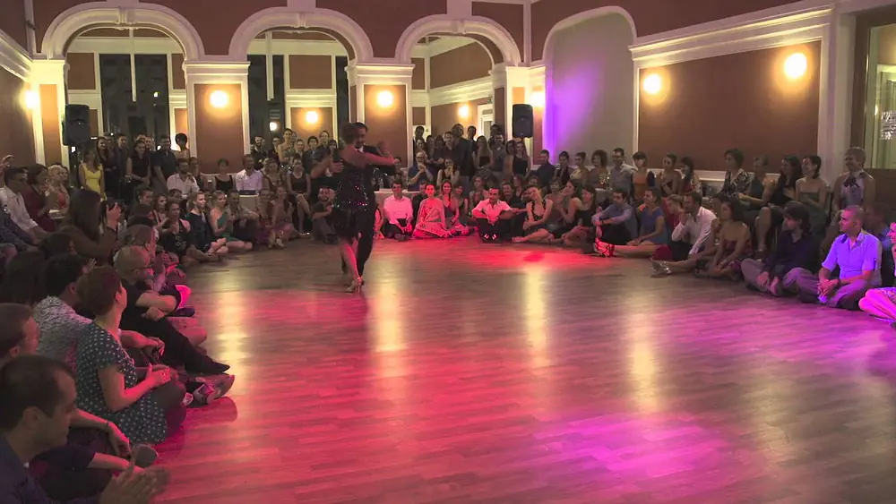 Video thumbnail for Fausto Carpino y Stephanie Fesneau - Tango Cazino 2015 - 2/5