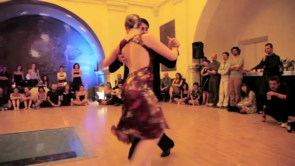 Video thumbnail for Ariadna Naveira e Fernando Sanchez alla Milonga Sì - 29.10.2013
