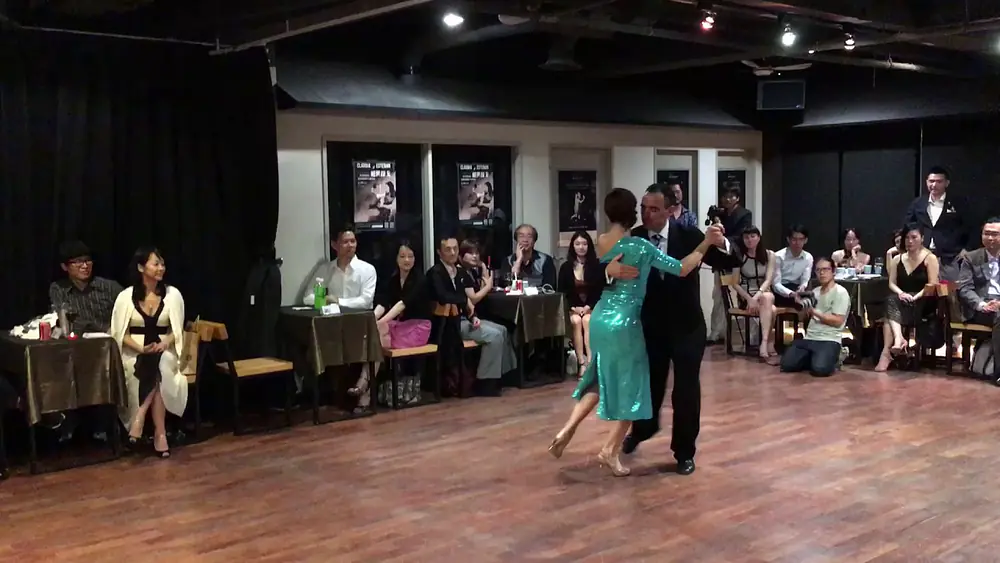 Video thumbnail for 2016 Esteban Moreno y Claudia Codega show 3 of 5 in Asi Space in Taipei