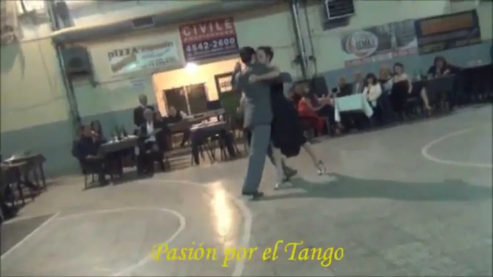 Video thumbnail for LUCILA BARDACH & MARCELO LAVERGATA Bailando el Tango POCAS PALABRAS en la MILONGA MALENA