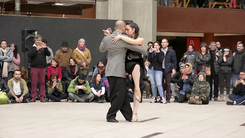 Video thumbnail for Mi Tango Triste - Claudio Milán y Jessica Navarro - Milonga Callejera