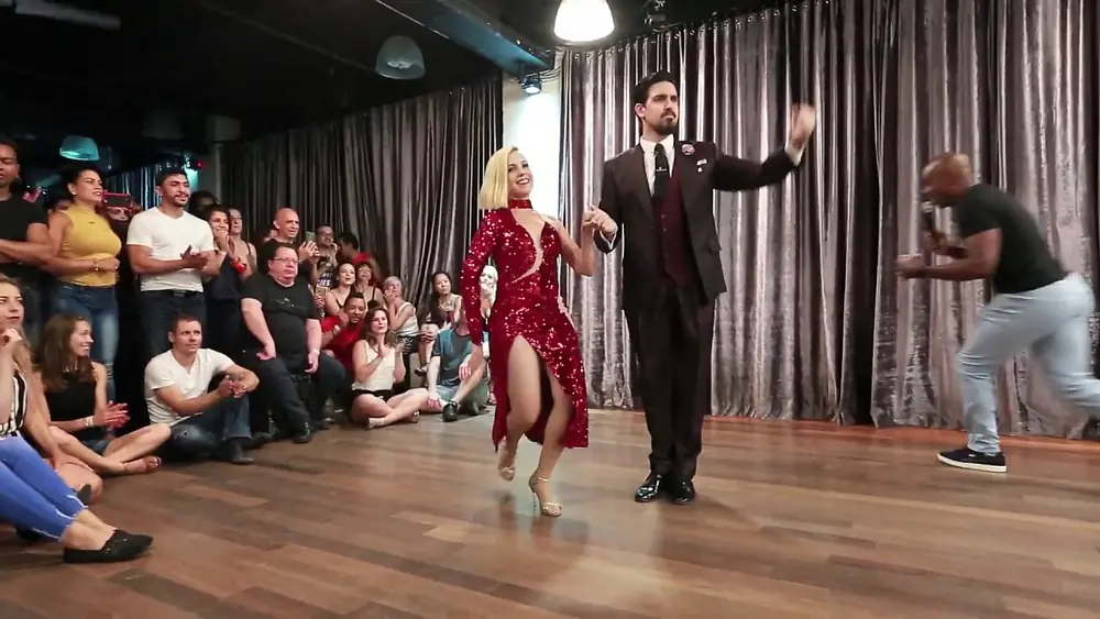 Video thumbnail for LEANDRO HAEDER et HEBE LUCIA HERNANDEZ, "Bella Ciao" (milonga).