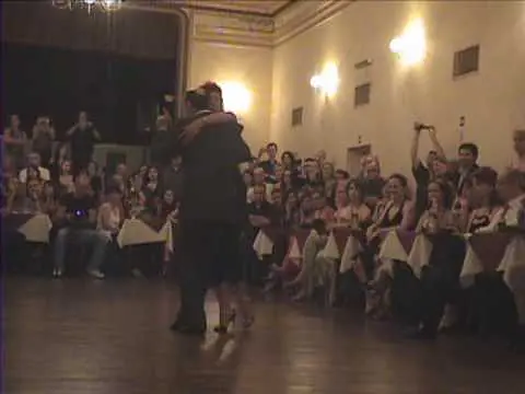 Video thumbnail for Alicia Pons y Ricardo Viqueira - Tango Milonguero