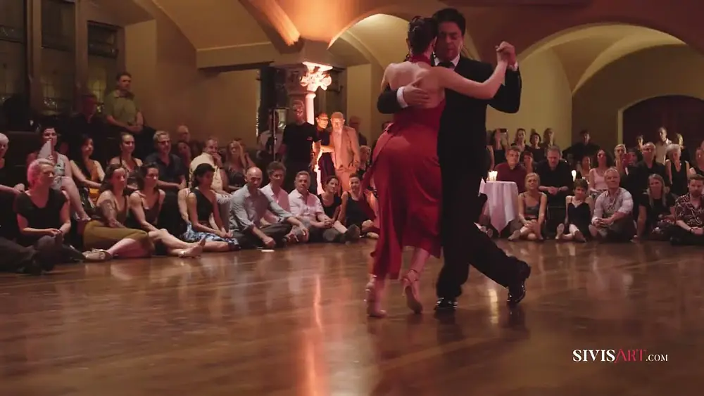 Video thumbnail for Agustina Piaggio & Carlos Espinoza performing - Ya lo ves