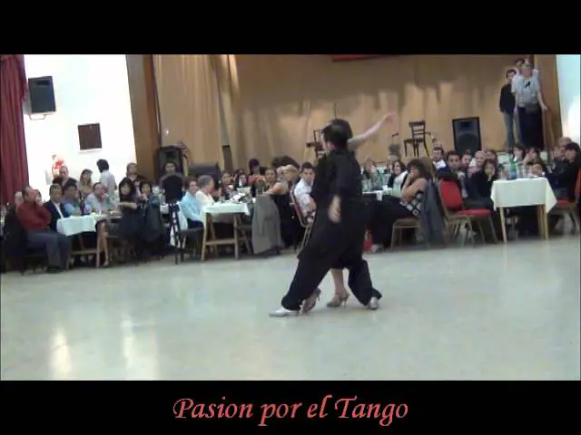 Video thumbnail for Virginia Cutillo y Jose Halfon bailando el tango PATETICO en la milonga VIDA MIA