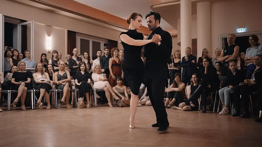 Video thumbnail for Salomé Fromenteil & Duddie David Mancini dance 'Carnaval de Mi Barrio' by Edgardo Donato 1/4