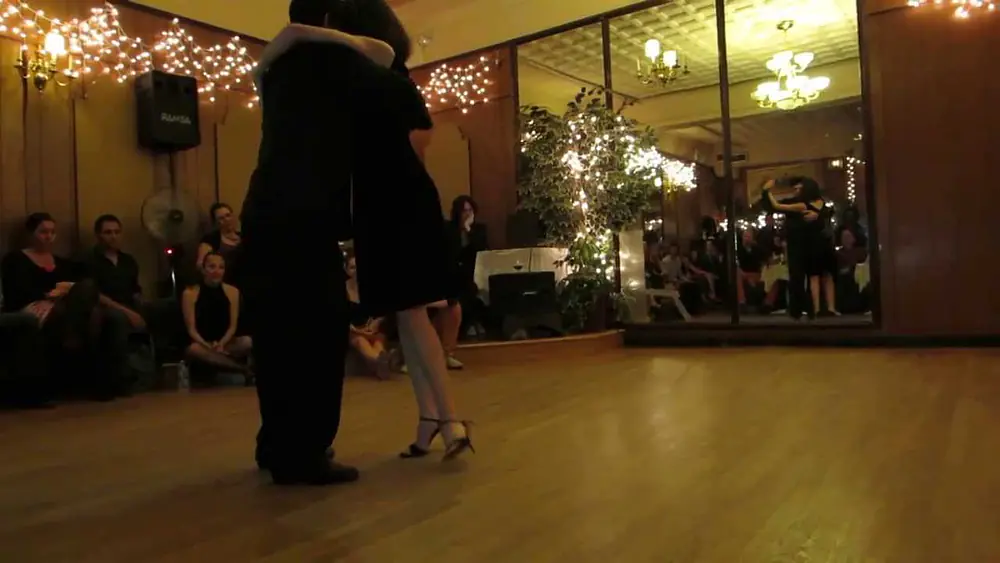 Video thumbnail for Eva Galvez y Pablo Rodriguez en La Milonga Rosa en la ciudad de Nueva York