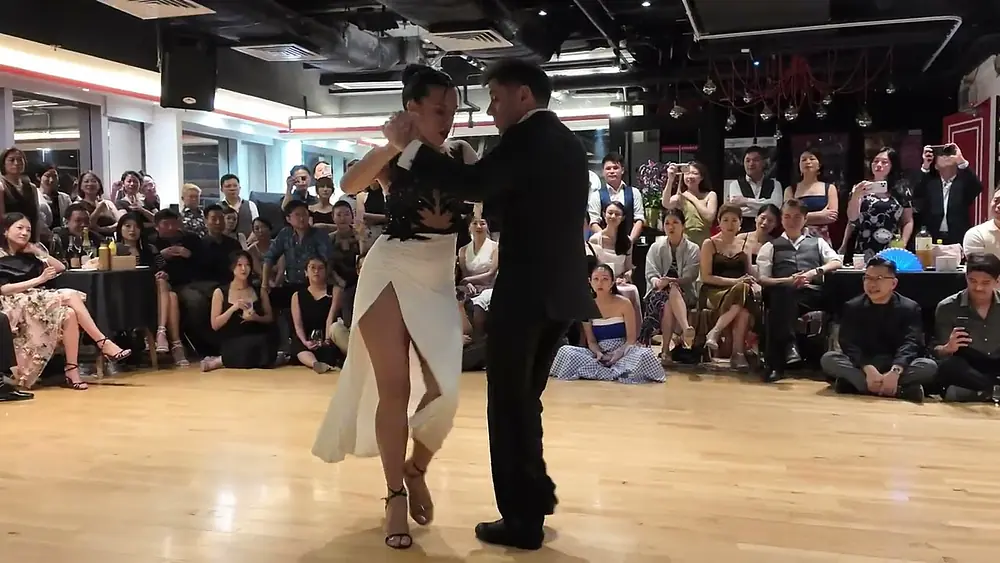 Video thumbnail for Yanina Quinones and Neri Piliu 1/5 - La cicatriz (Arr. D'Arienzo) Milonga - Hong Kong 2025