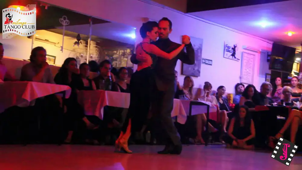 Video thumbnail for PAULA BALLESTEROS Y LEONARDO BARRI en el Tango Club