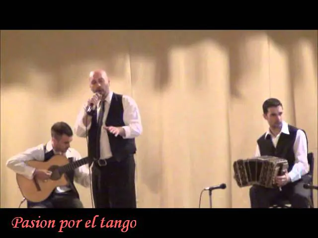 Video thumbnail for HERNAN cucuza CASTIELLO Y MAXI moscato LUNA con el tango FUERON TRES AÑOS en la Milonga Vida Mia